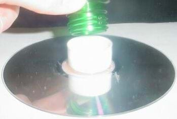 A photo shows placement of the cut-off plastic bottle top screw end into the bottle cap, which is glued to a compact disc.