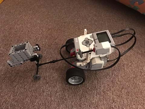 The first experimental set-up of the LEGO robot 