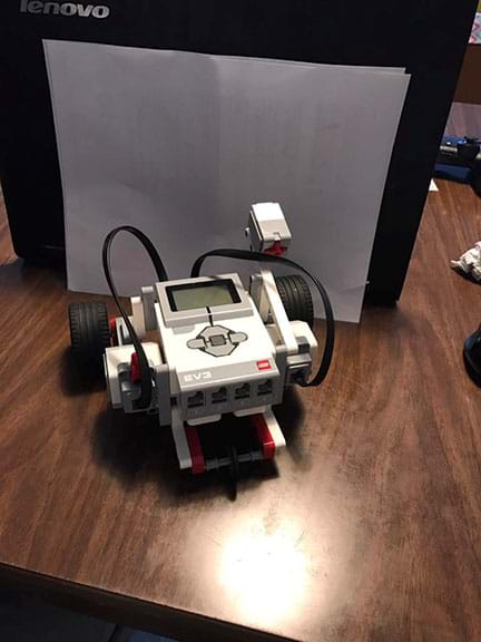 A EV3 Speedbot (one-button castor bot)