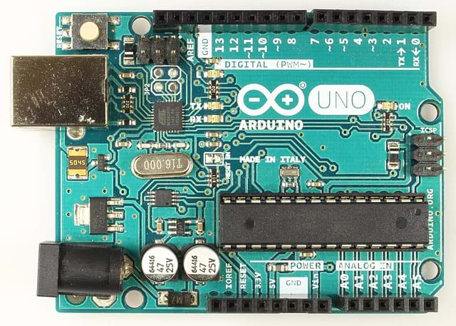 A image of an Arduino Uno microcontroller.